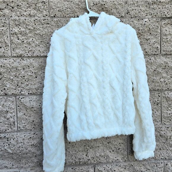 Cozy White Faux Fur Hooded Sweater - Picture 5 of 15